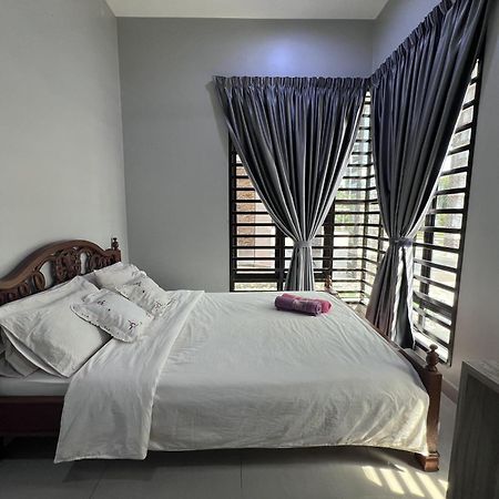 Nurbayu Chalet, Kemaman Kuantan Buitenkant foto