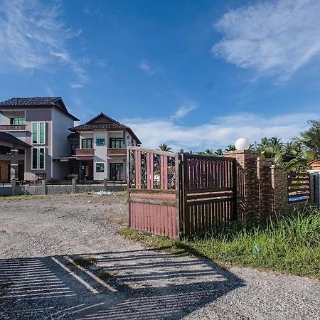 Nurbayu Chalet, Kemaman Kuantan Buitenkant foto