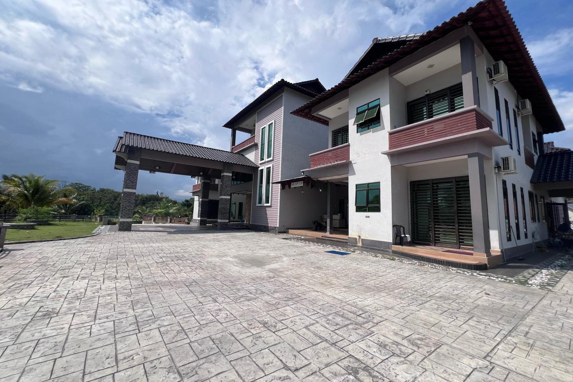 Nurbayu Chalet, Kemaman Kuantan Buitenkant foto