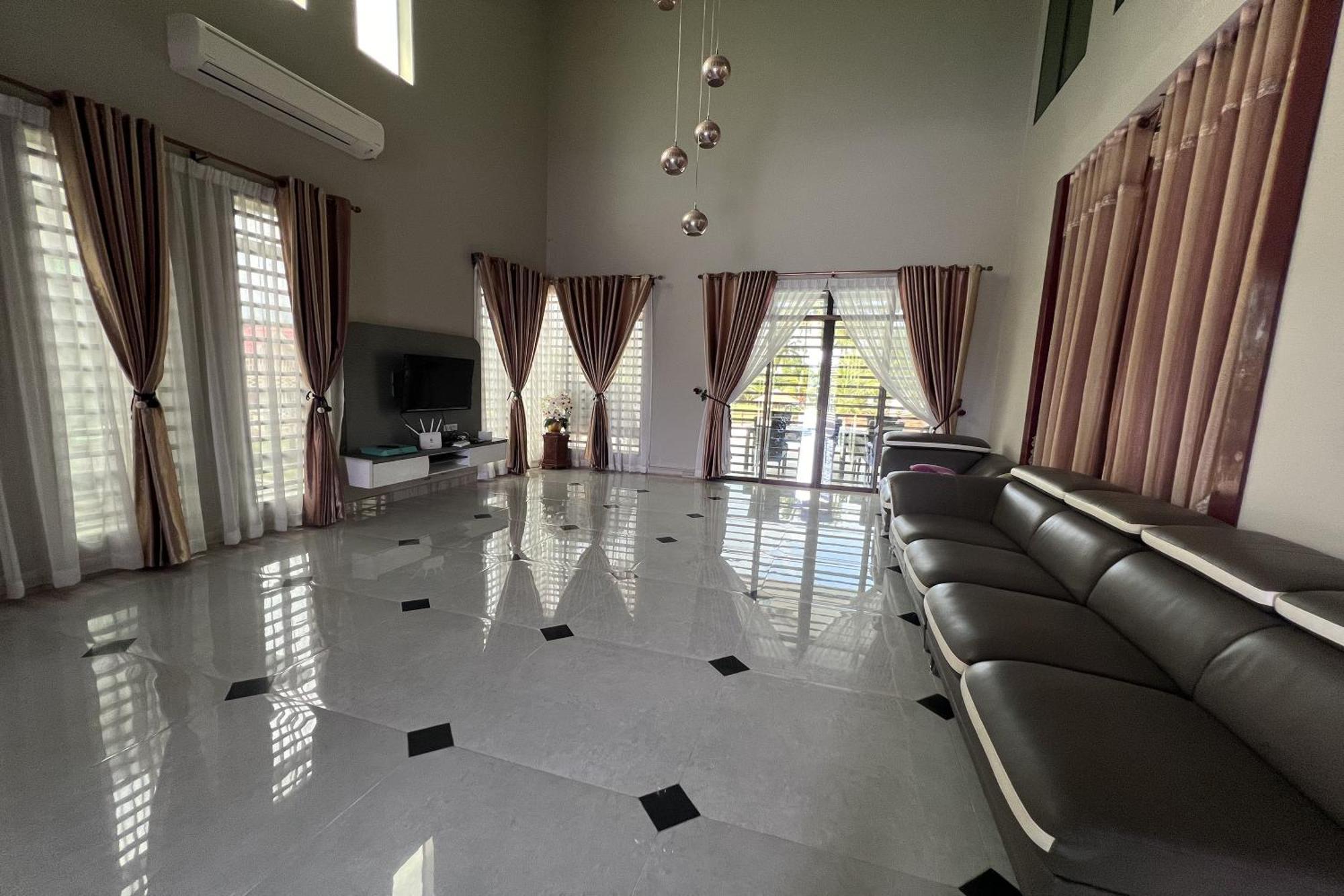 Nurbayu Chalet, Kemaman Kuantan Buitenkant foto