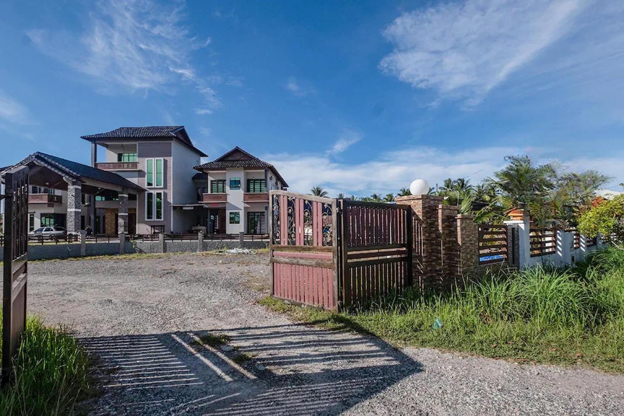 Nurbayu Chalet, Kemaman Kuantan Buitenkant foto